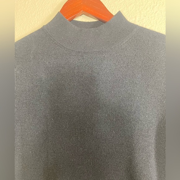 Ann Taylor mock short sleeve turtleneck size medium - Picture 2 of 4
